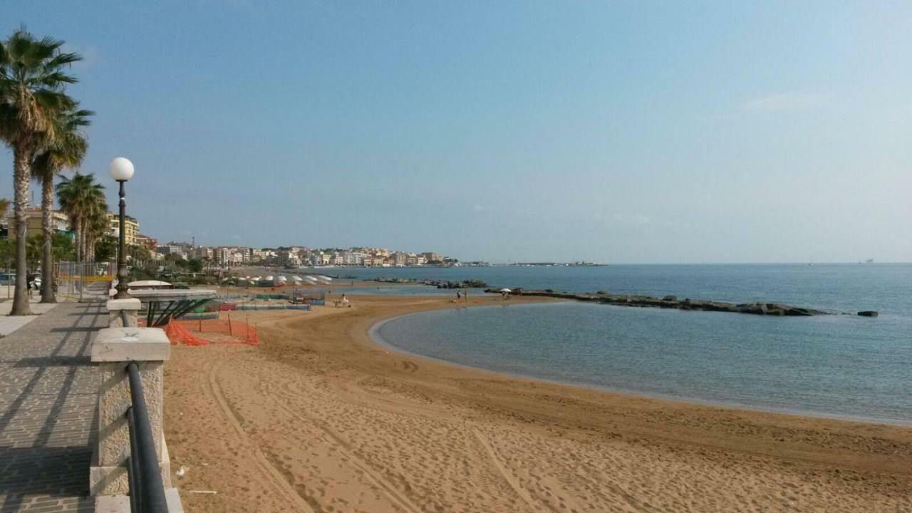 לינה וארוחת בוקר קרוטונה L'Isola Di Gaia מראה חיצוני תמונה